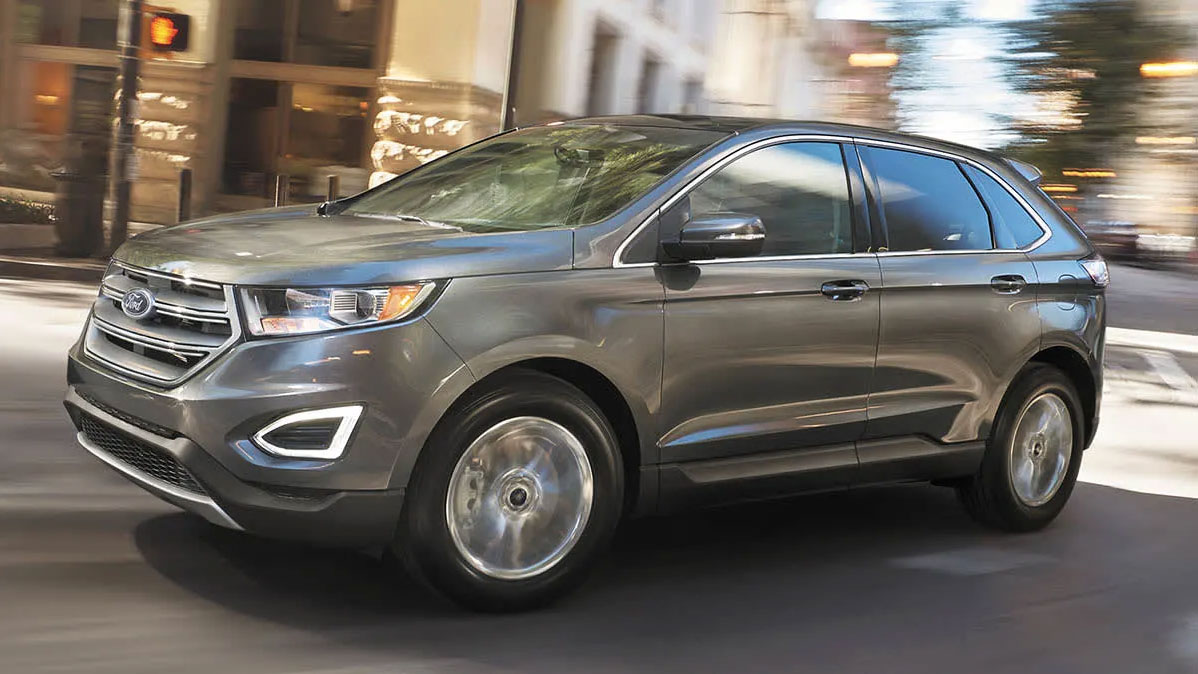 2017 Ford Edge driving through city